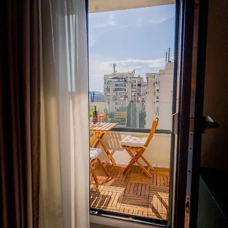 Union Plaza - Balcony Delight In Center Daire Bükreş