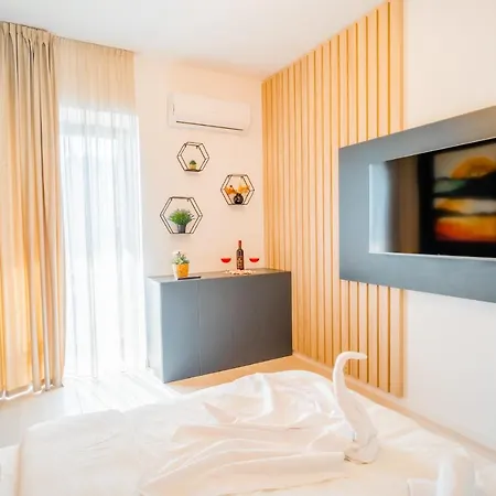 Union Plaza - Balcony Delight In Center *