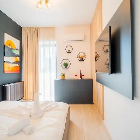 Union Plaza - Balcony Delight In Center *