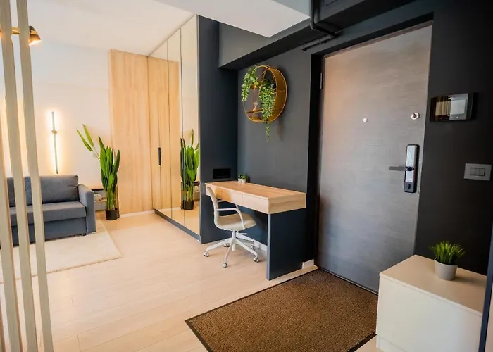 Union Plaza - Balcony Delight In Center