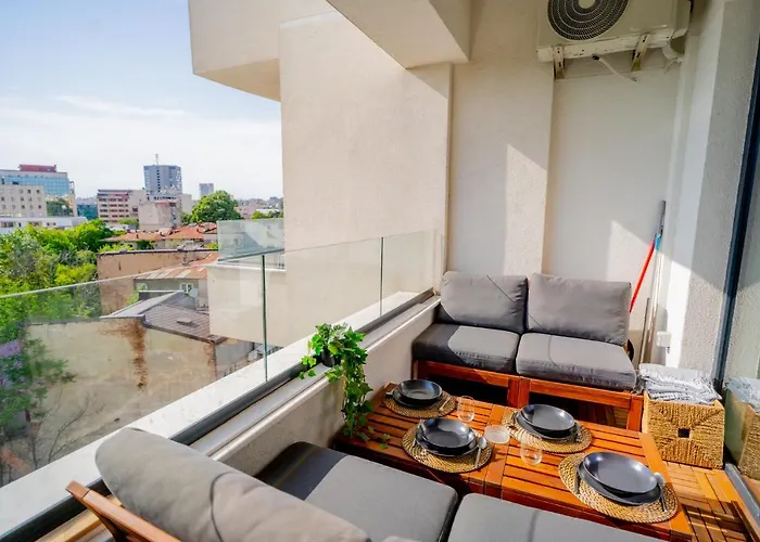 Union Plaza - Balcony Delight In Center Apartment Bucharest