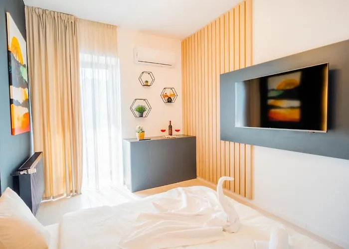 Union Plaza - Balcony Delight In Center *