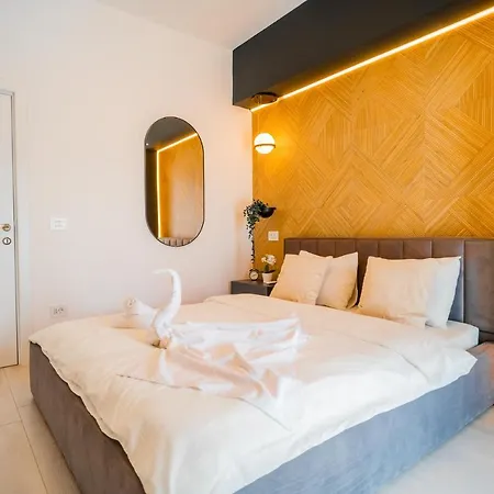 Union Plaza - Balcony Delight In Center *