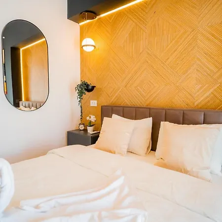 Union Plaza - Balcony Delight In Center Appartement