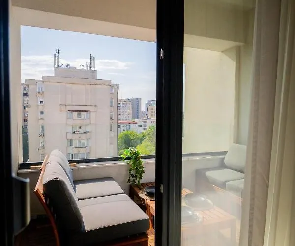 Union Plaza - Balcony Delight In Center *