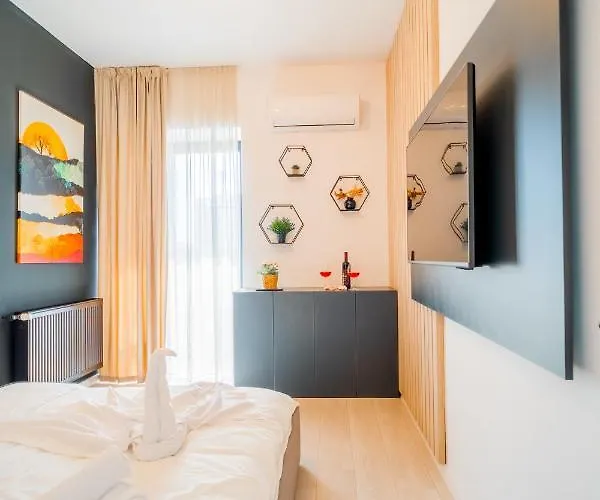 Union Plaza - Balcony Delight In Center *